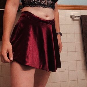 Small velvet skirt, doesn’t have a tag but it’s never been worn and it a s/m